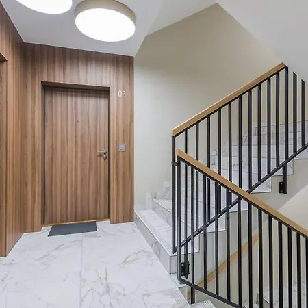 Urban Chic - Great Location - Kamienica Kollotaja Apartment *